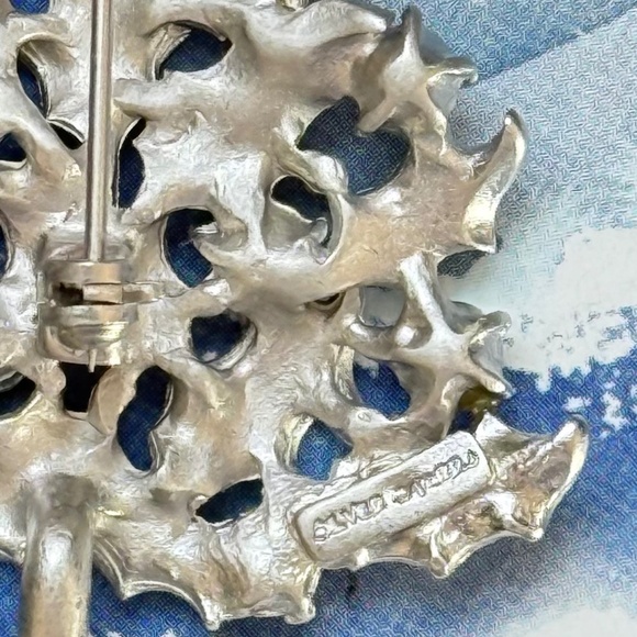 VINTAGE SILVER STARRS Brooch Tree Rhinestone Jewel Tone Holiday Matte Silver - Picture 4 of 5